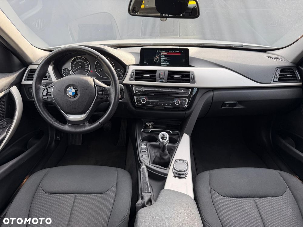 BMW Seria 3 318d Luxury Line - 21