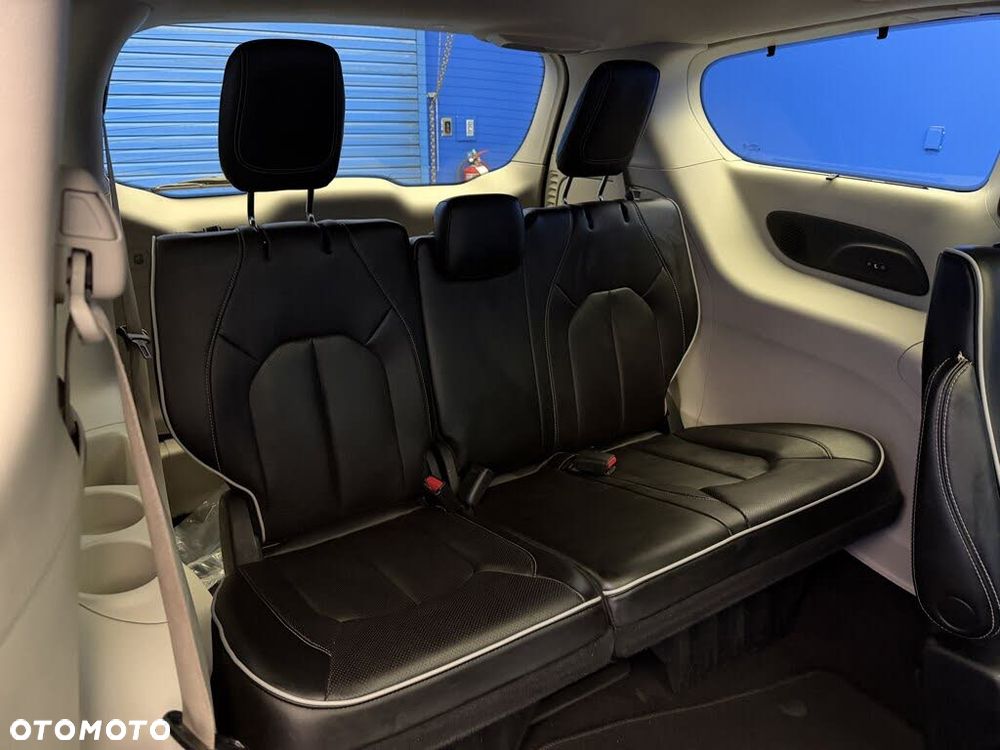 Chrysler Pacifica - 14