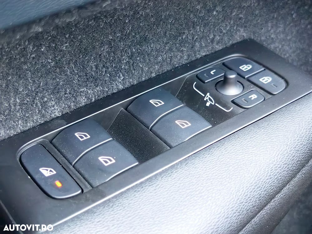 Volvo XC 40 T2 AT8 Momentum - 29