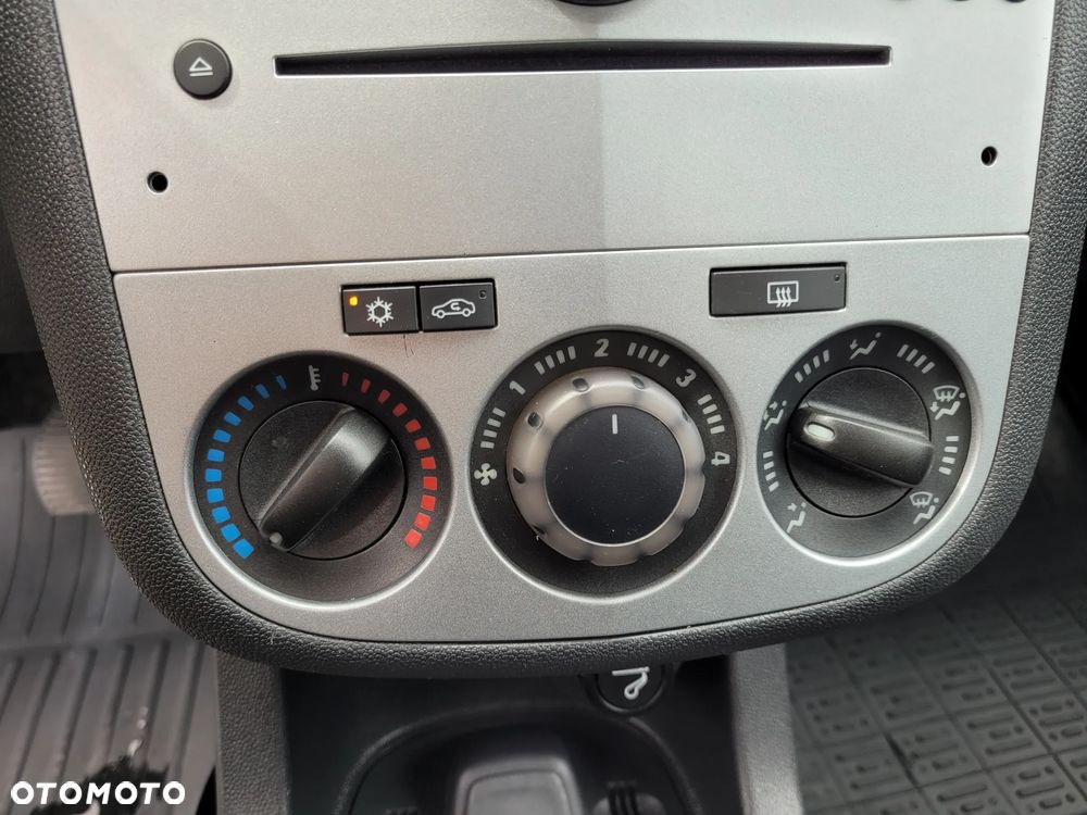 Opel Corsa 1.4 16V Enjoy - 12