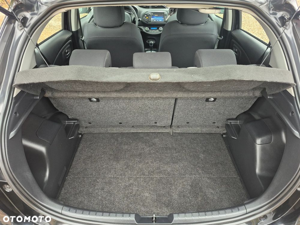 Toyota Yaris Hybrid 100 Premium - 28