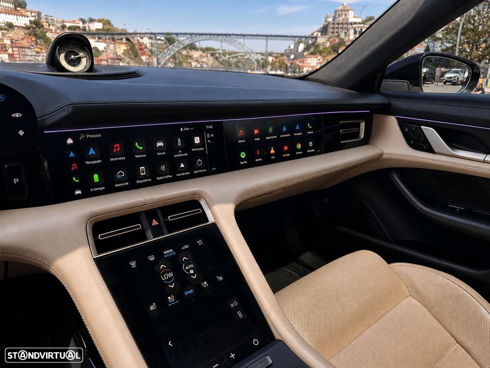 Porsche Taycan Turbo - 12