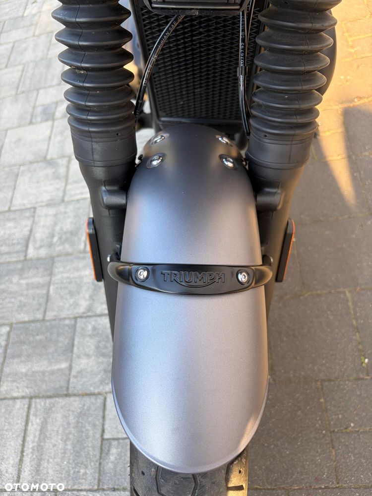 Triumph Bonneville - 15