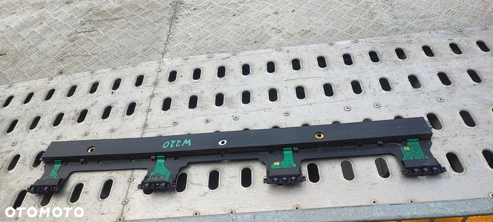 WZMACNIACZ ANTENY MERCEDES S W220 2208200189 - 2