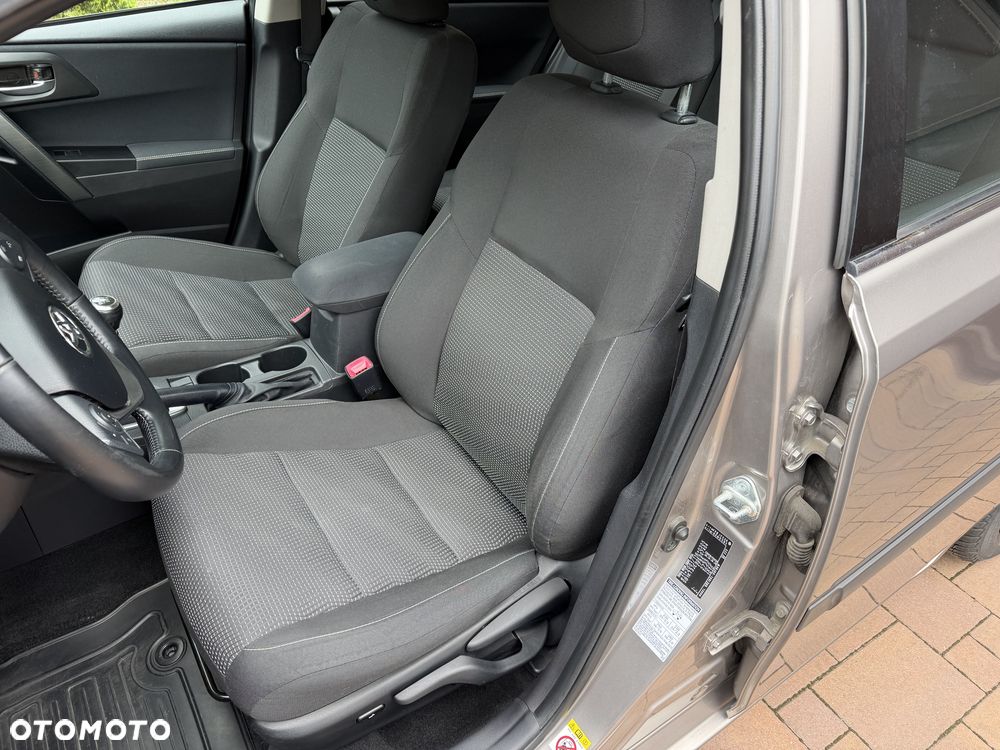Toyota Auris 1.33 VVT-i Premium Comfort - 8