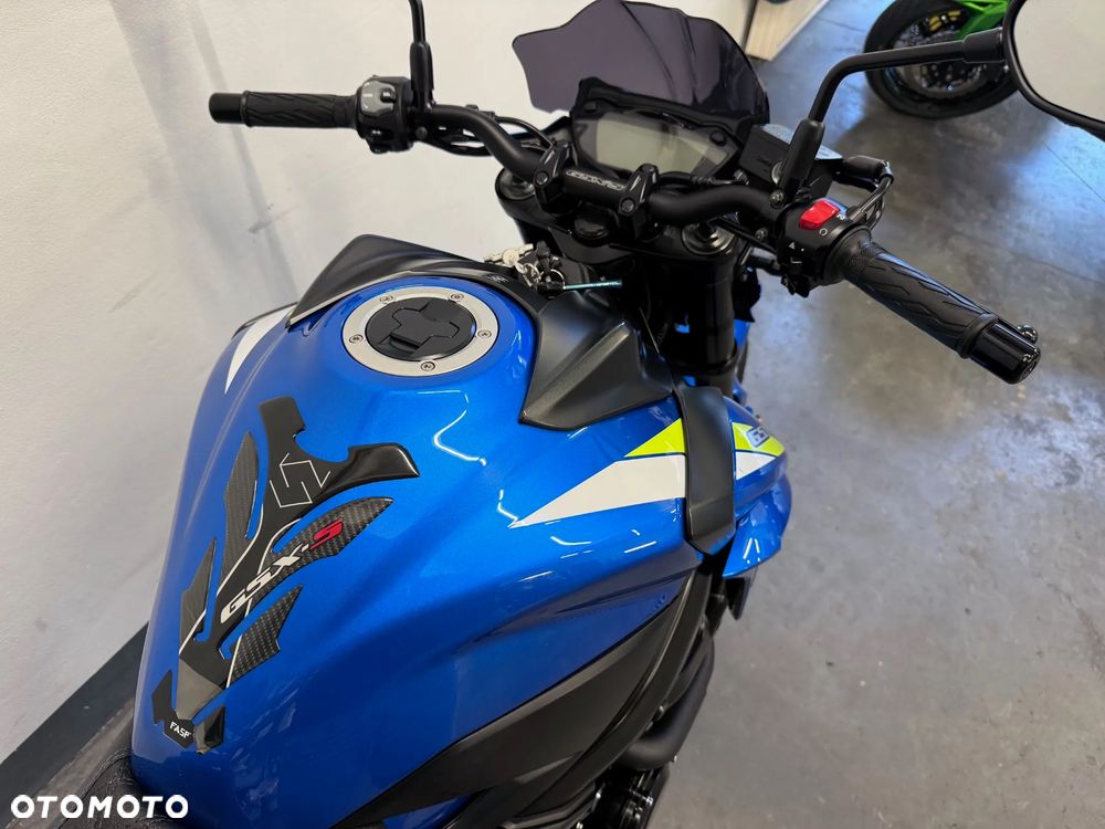 Suzuki GSX - 30