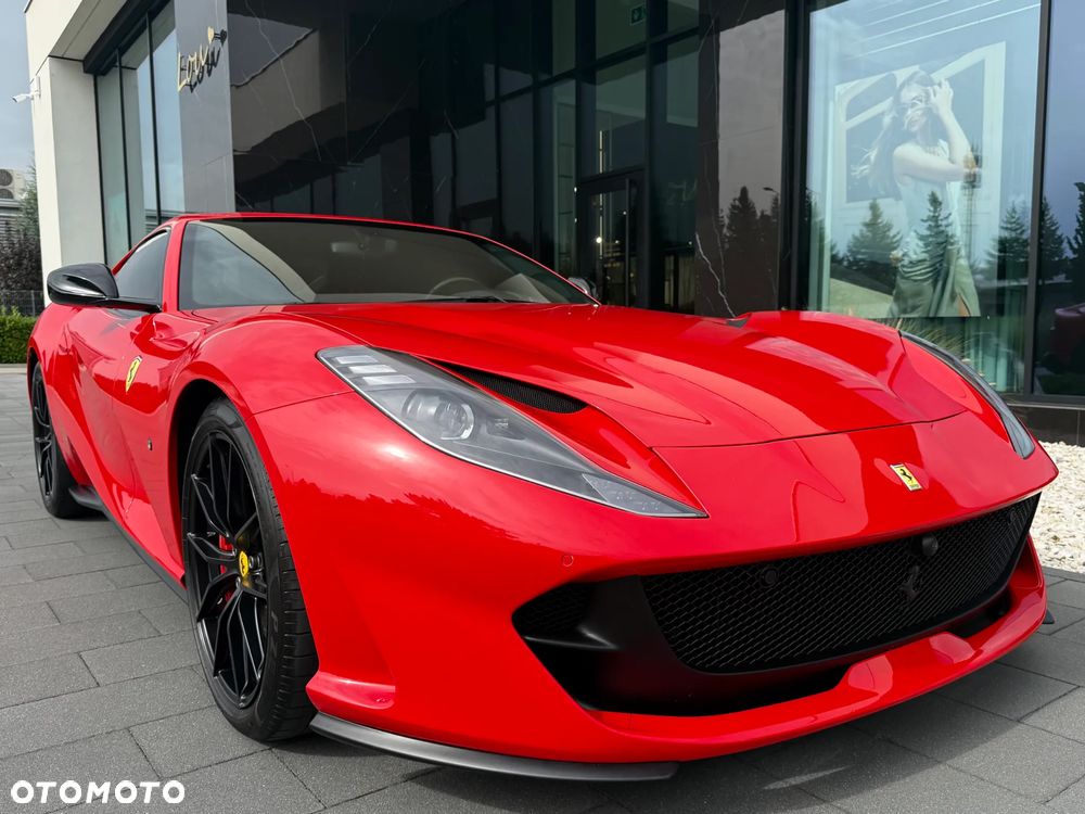 Ferrari 812 Superfast - 24