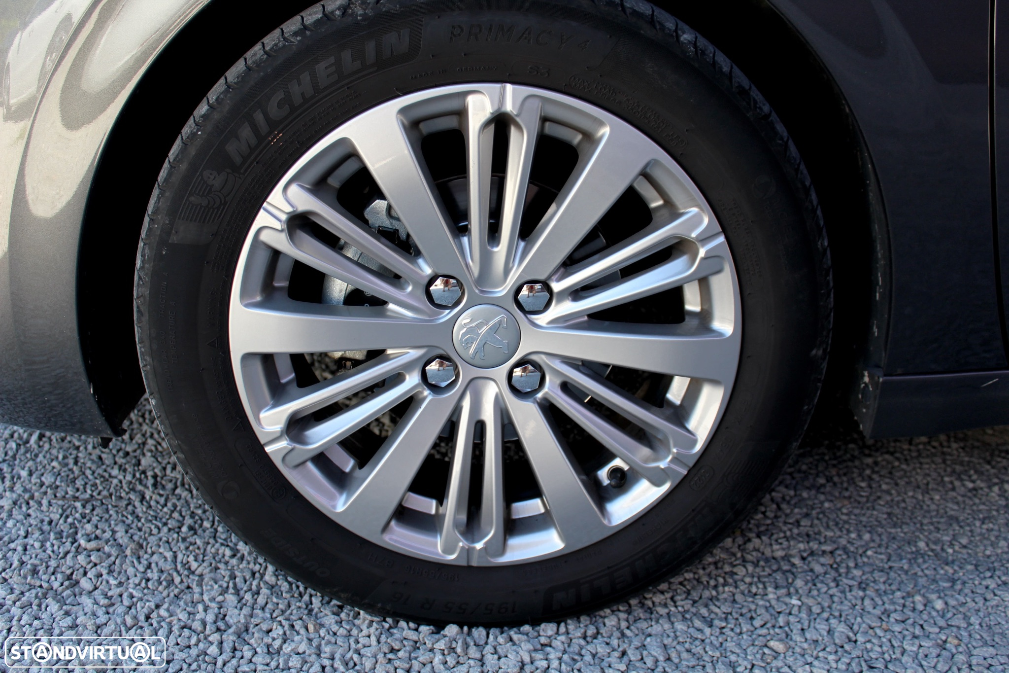 Peugeot 208 1.2 PureTech Signature - 13