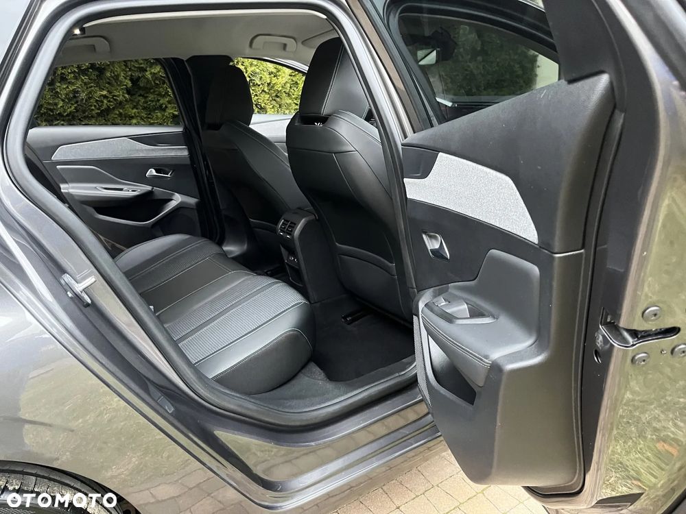 Peugeot 308 - 8