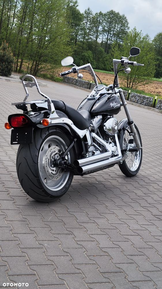Harley-Davidson Softail Custom - 33
