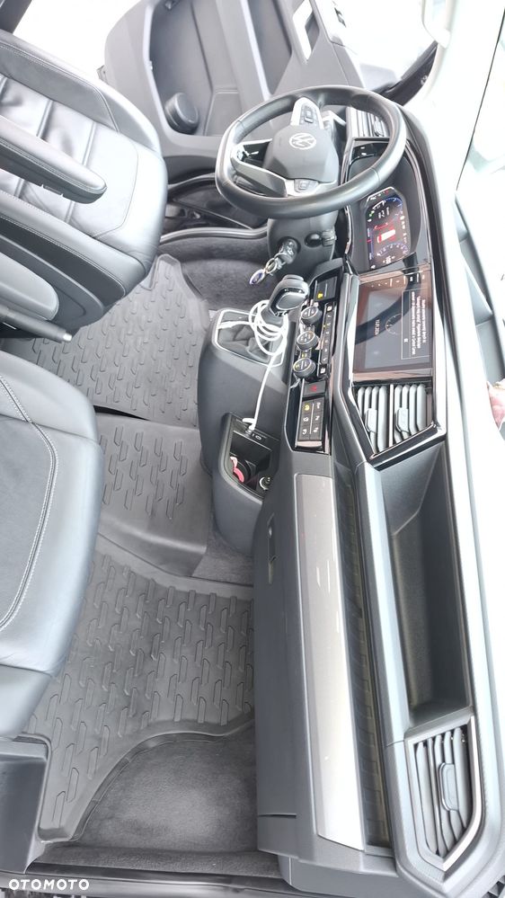 Volkswagen Multivan - 11