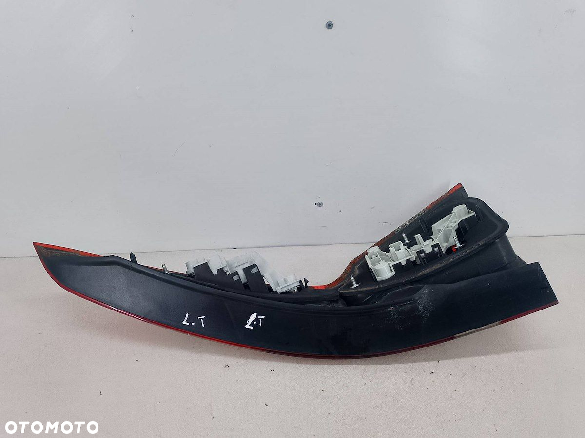 LAMPA TYLNA LEWA VOLVO V50 30678745 KOMBI - 6