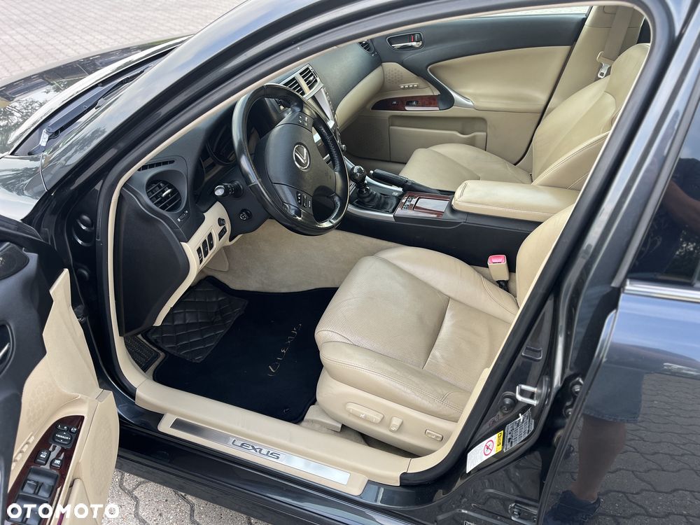Lexus IS - 5