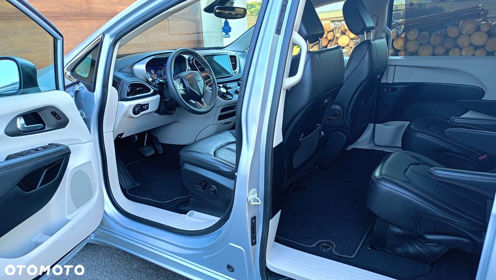 Chrysler Pacifica - 23