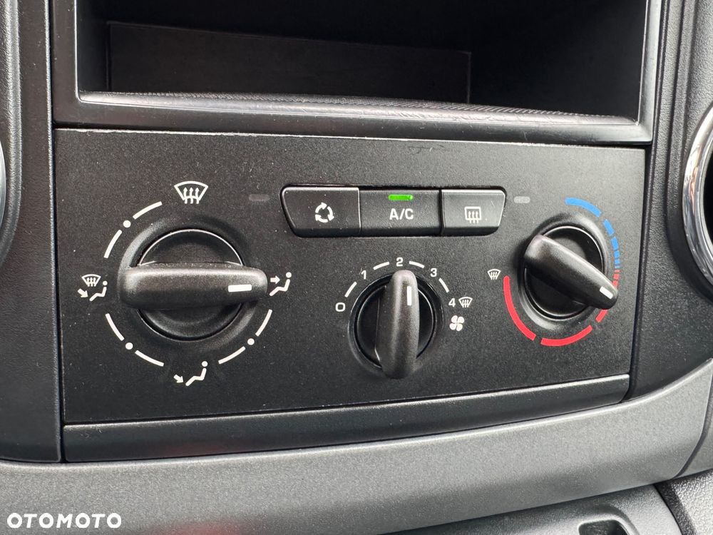 Citroën Berlingo Multispace e-HDi 90 FAP EGS6 Exclusive - 20