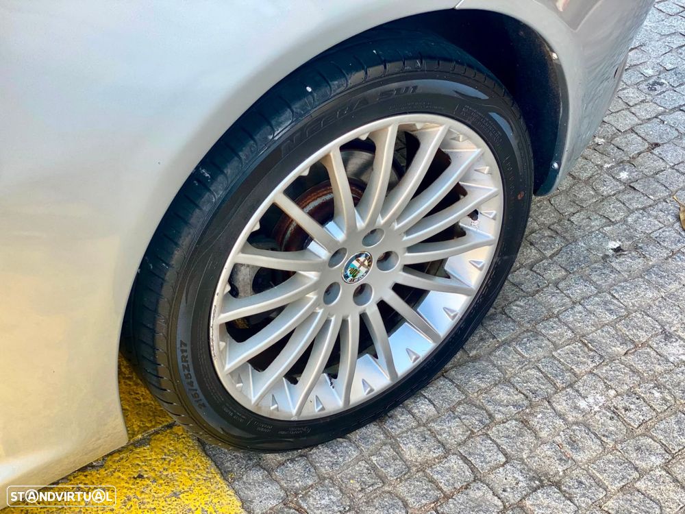 Alfa Romeo GT 1.9 JTD M-JET - 11
