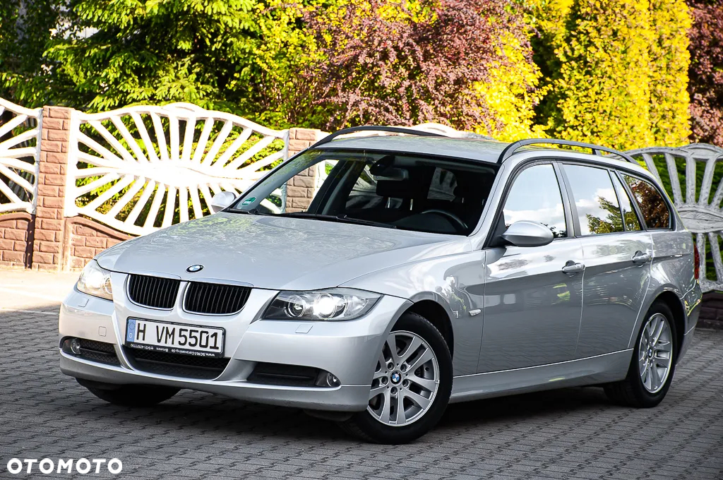BMW Seria 3 318i Touring - 5