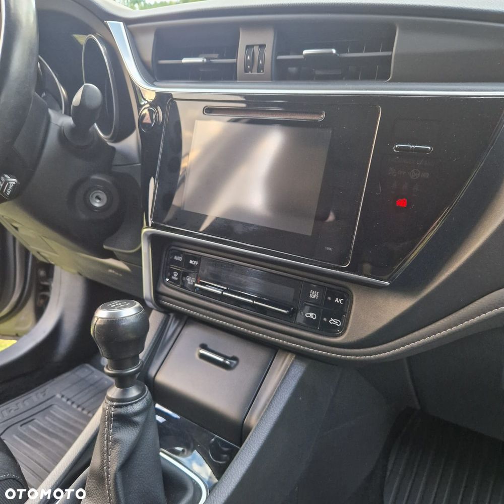 Toyota Auris 1.6 Premium - 9