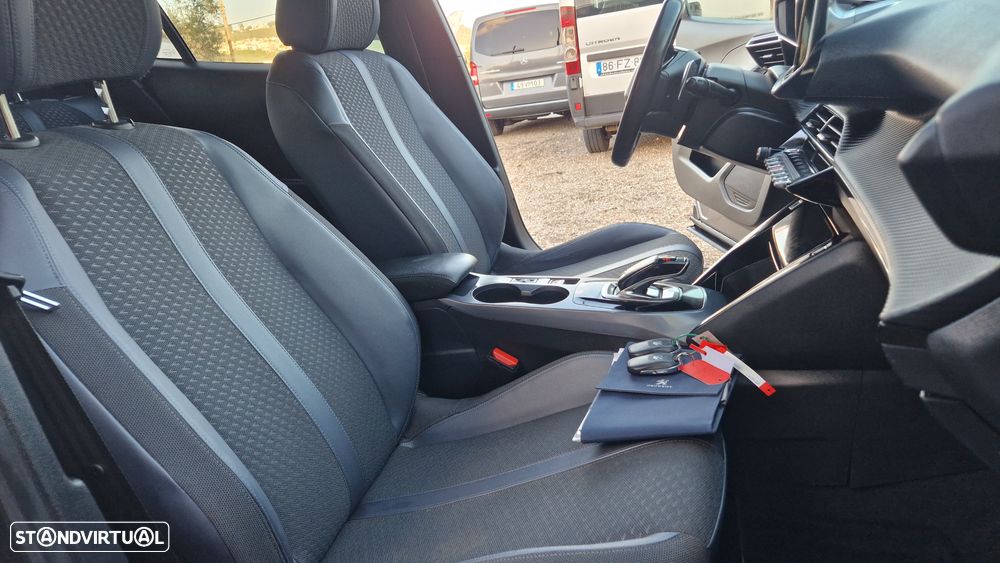 Peugeot 2008 1.5 BlueHDi Allure Pack EAT8 - 26