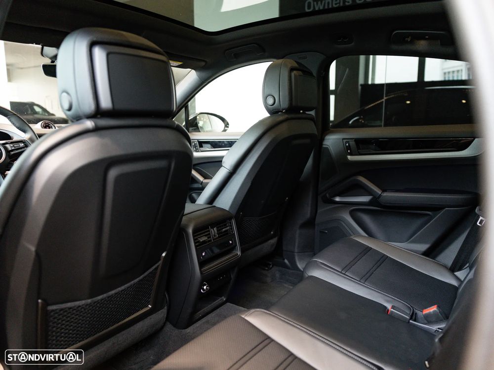 Porsche Cayenne Coupé E-Hybrid - 31