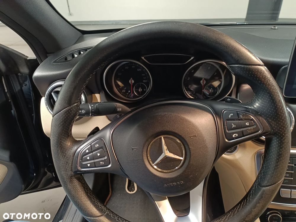 Mercedes-Benz CLA 250 4Matic 7G-DCT - 9