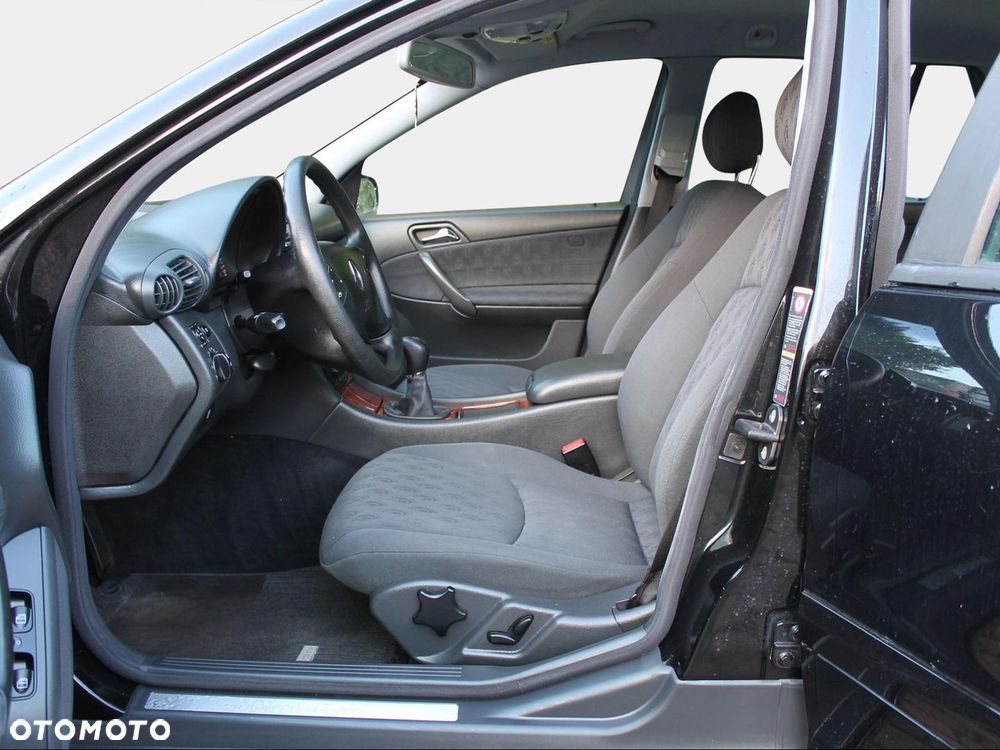 Mercedes-Benz Klasa C 200 CGI Elegance - 8