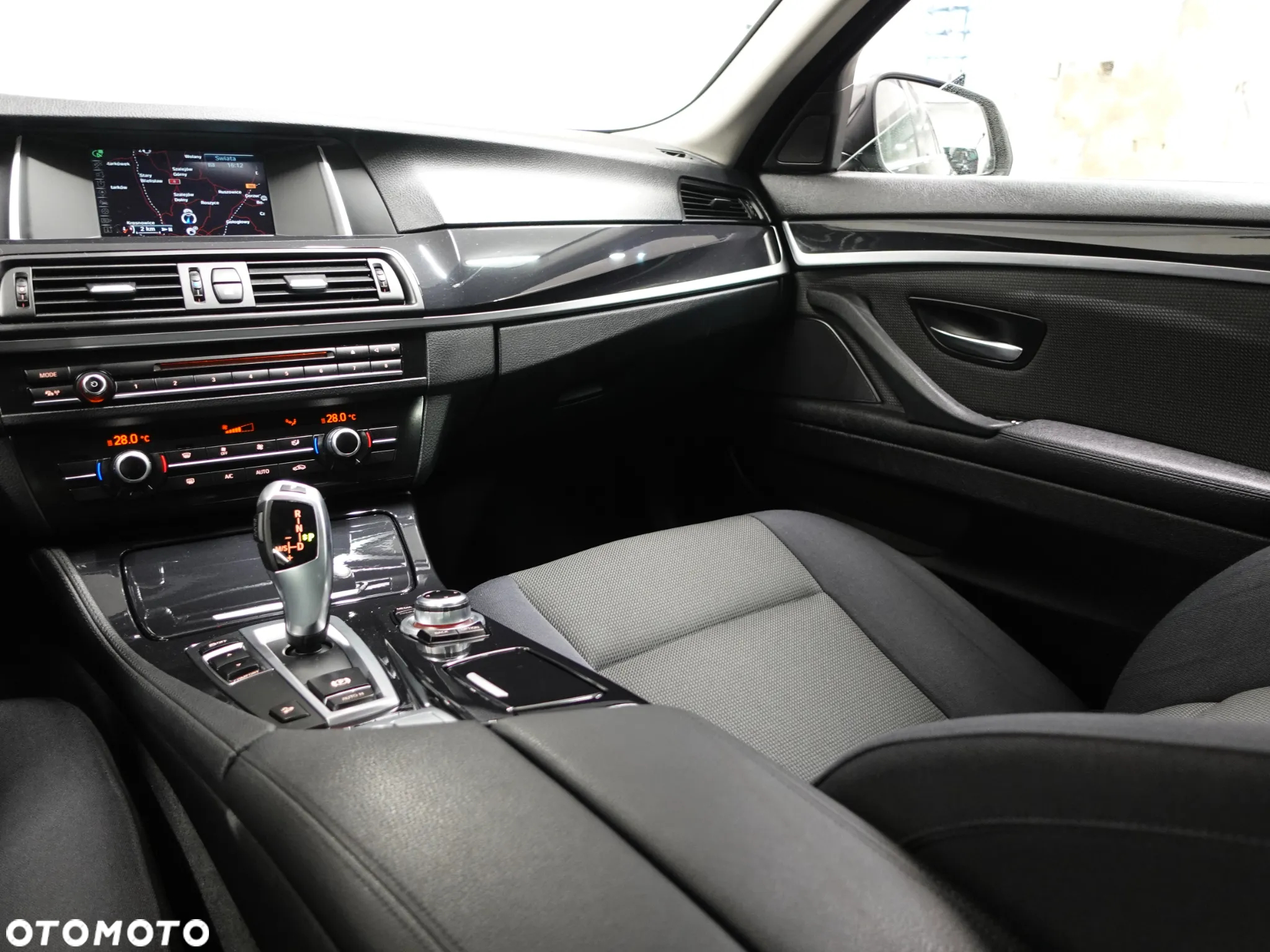BMW Seria 5 520d xDrive Touring - 36