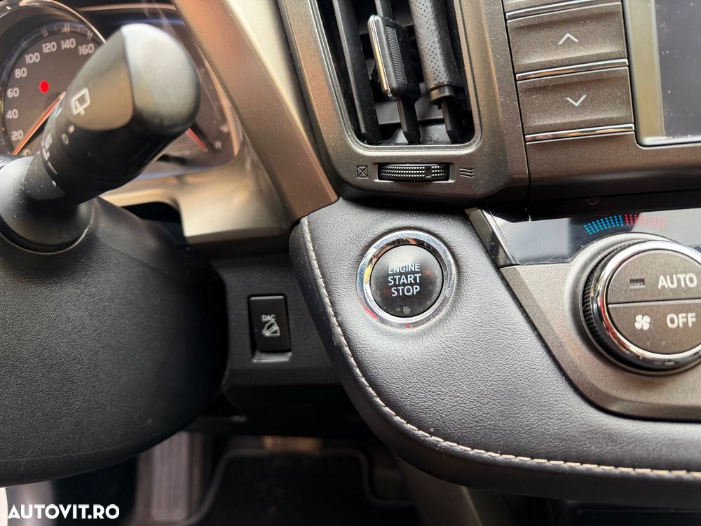 Toyota RAV4 2.2 D-4CAT 4WD Aut Luxury 18" - 7