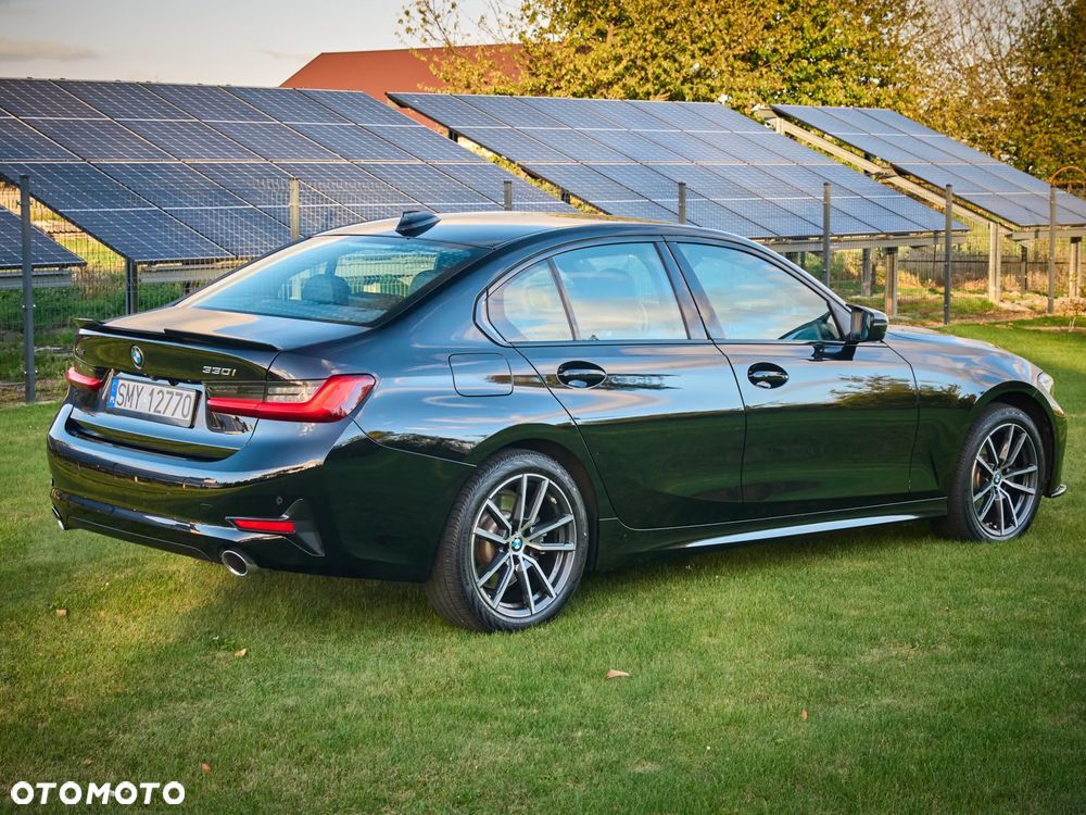BMW Seria 3 330i xDrive Sport Line - 9