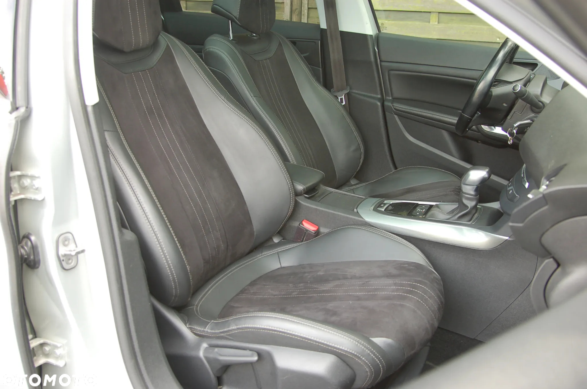 Peugeot 308 SW BlueHDi 120 EAT6 Stop & Start Allure - 31