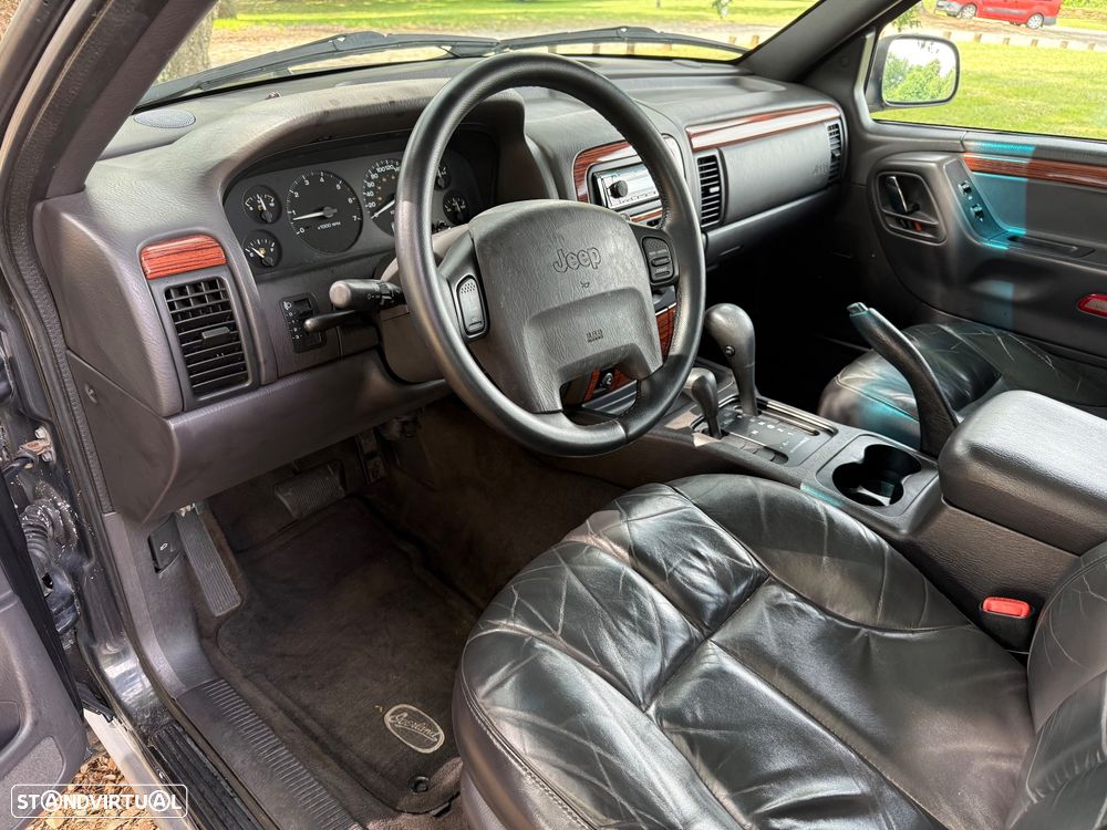 Jeep Grand Cherokee - 16