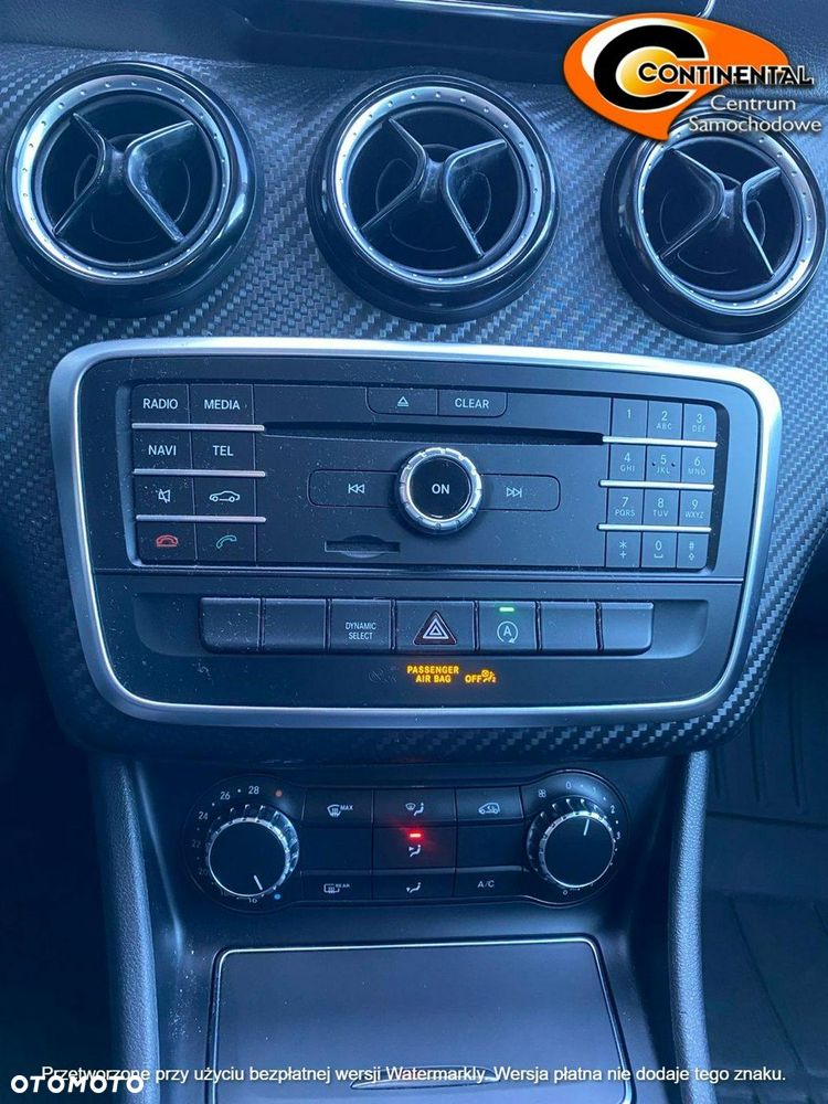Mercedes-Benz GLA - 12