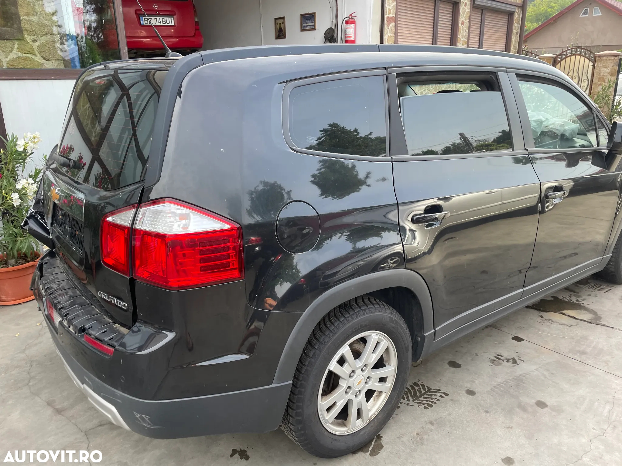 Dezmembram  Chevrolet Orlando 2012 7 locuri2.0 d - 3