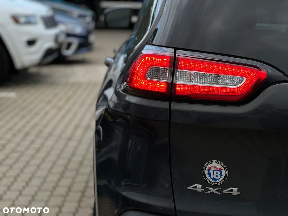 Jeep Cherokee - 10