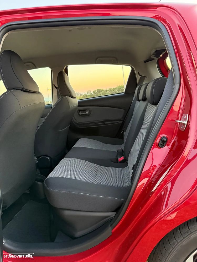 Toyota Yaris 1.5 HSD Exclusive+P.Luxury - 17