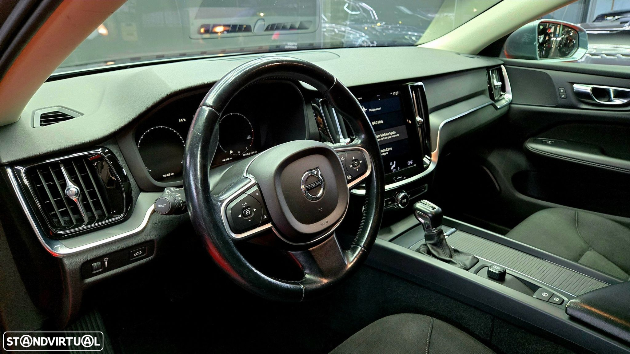 Volvo V60 2.0 D3 Momentum Geartronic - 15