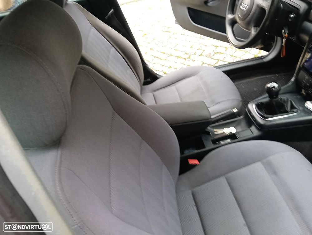 Audi A4 Avant 1.9 TDI Attraction - 15