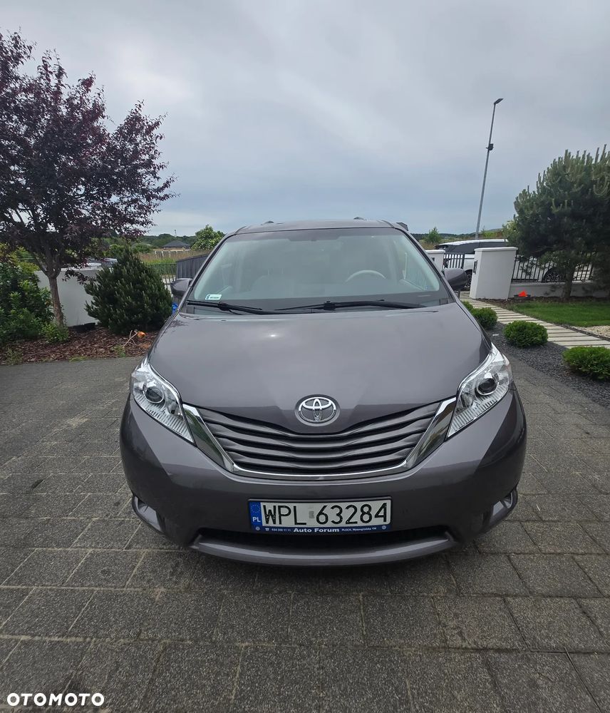 Toyota Sienna 3.5 XLE AWD - 10