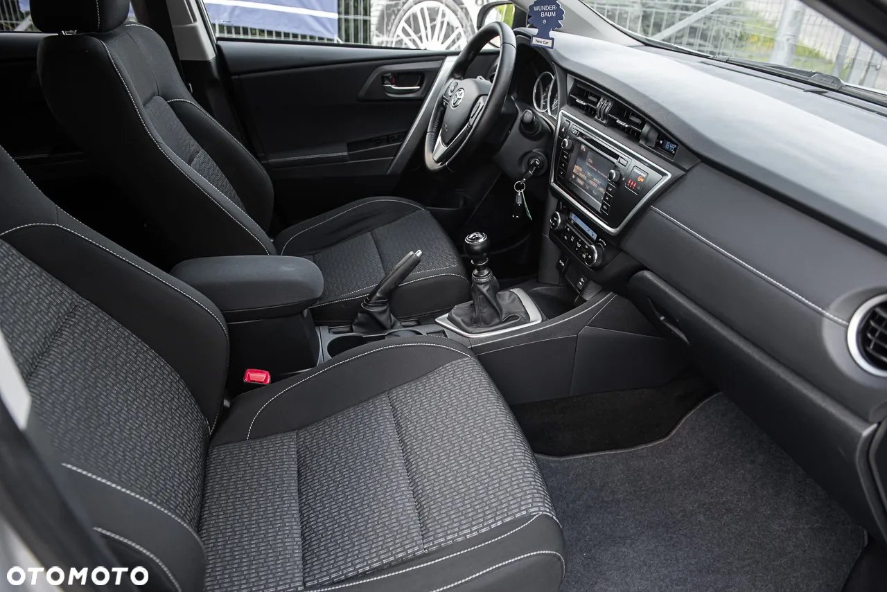 Toyota Auris 1.6 Premium Comfort - 28