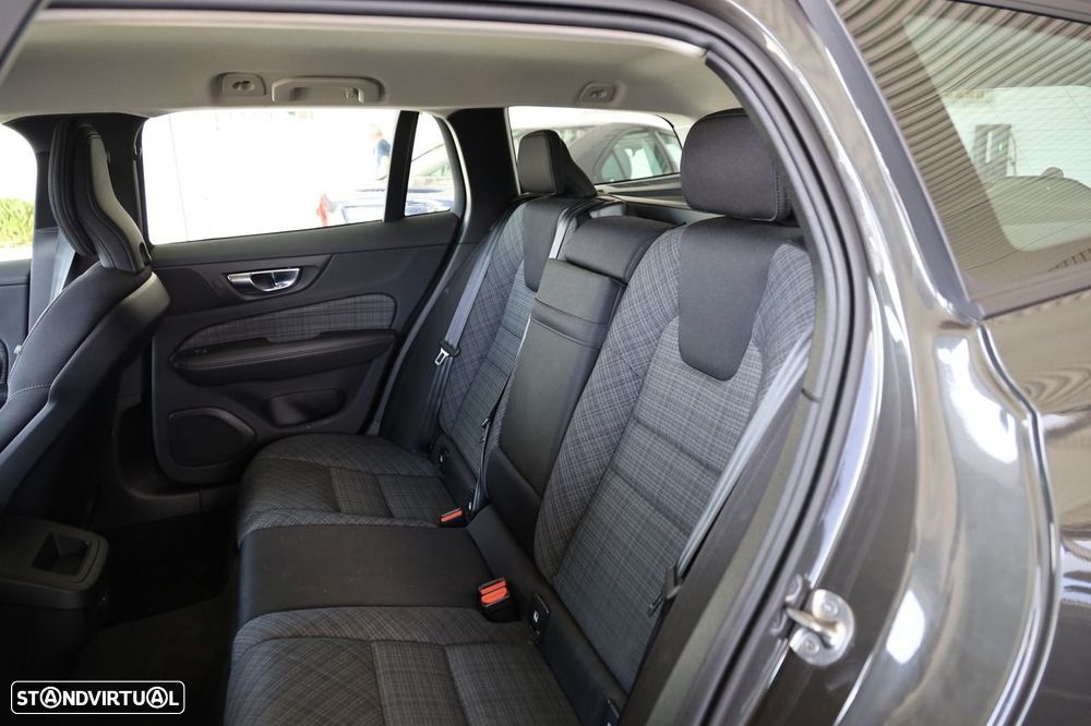 Volvo V60 2.0 B4 Momentum Geartronic - 9