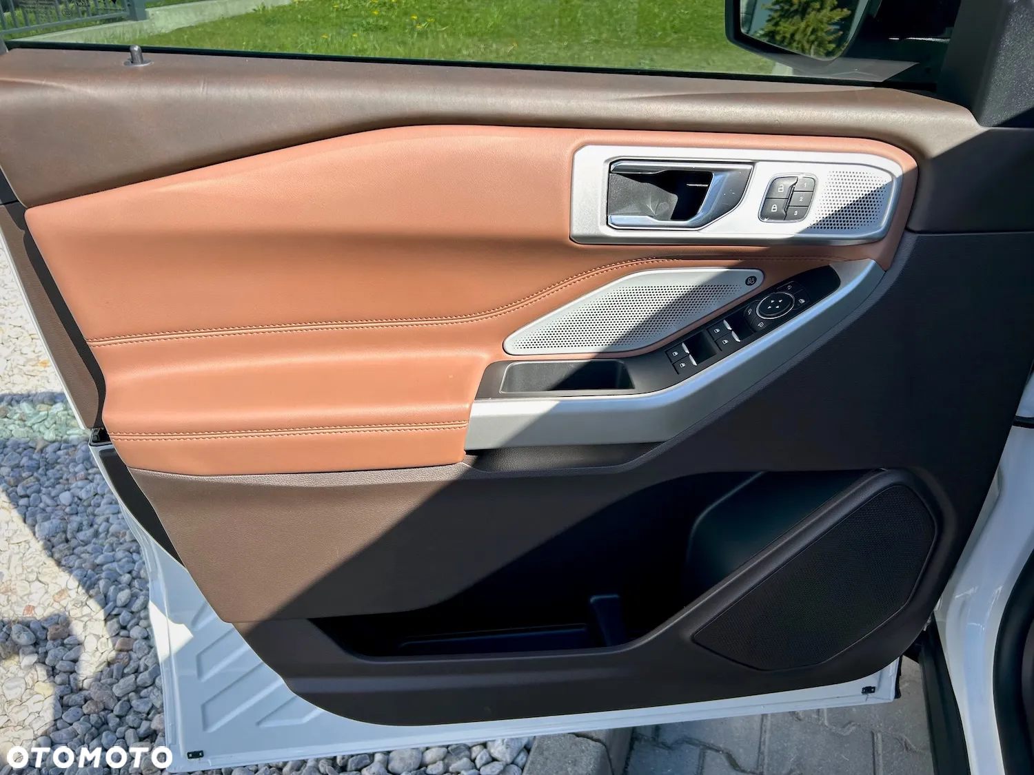 Ford Explorer - 35
