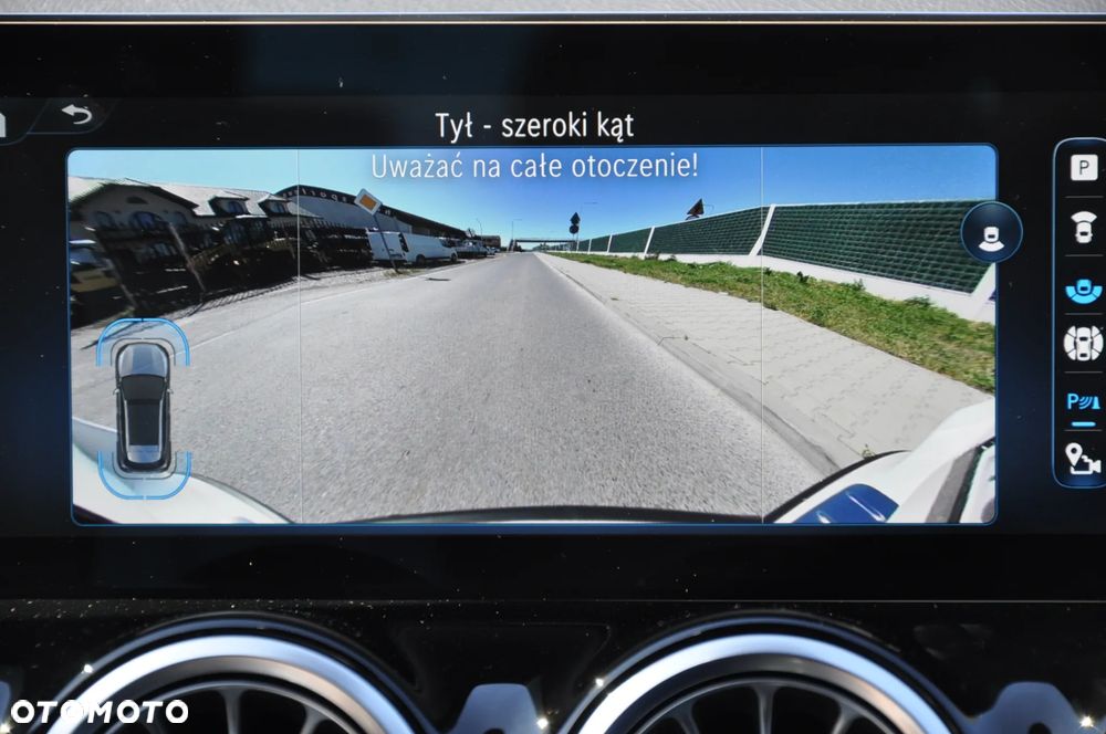 Mercedes-Benz GLA - 21