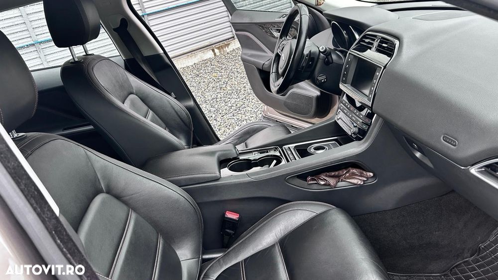 Jaguar F-Pace - 8