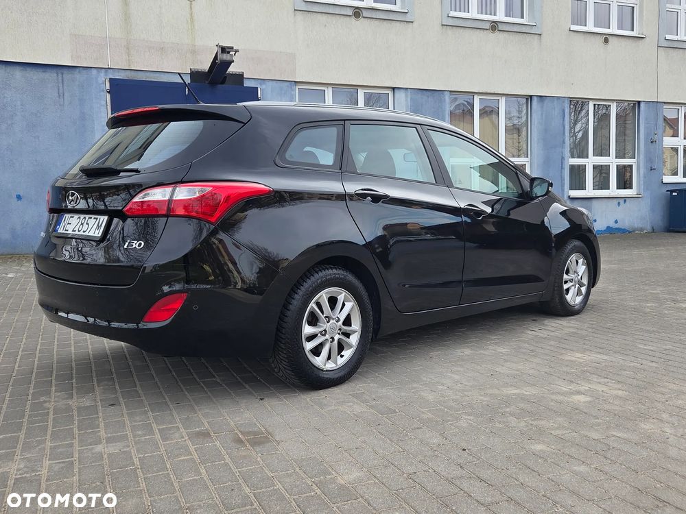Hyundai i30 blue Kombi 1.6 CRDi Style - 2