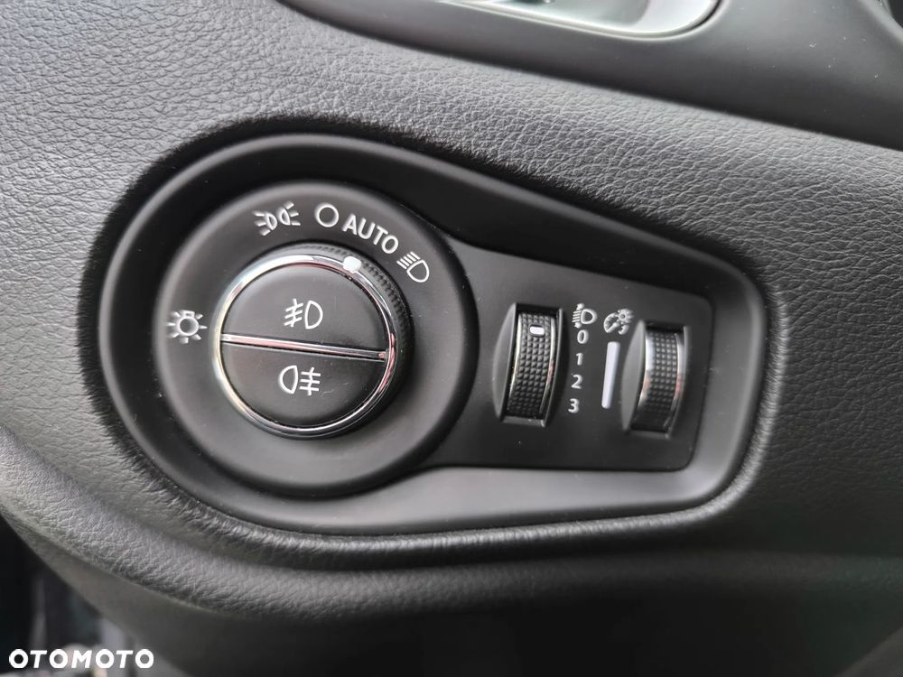 Jeep Renegade 1.4 MultiAir Limited FWD S&S - 32