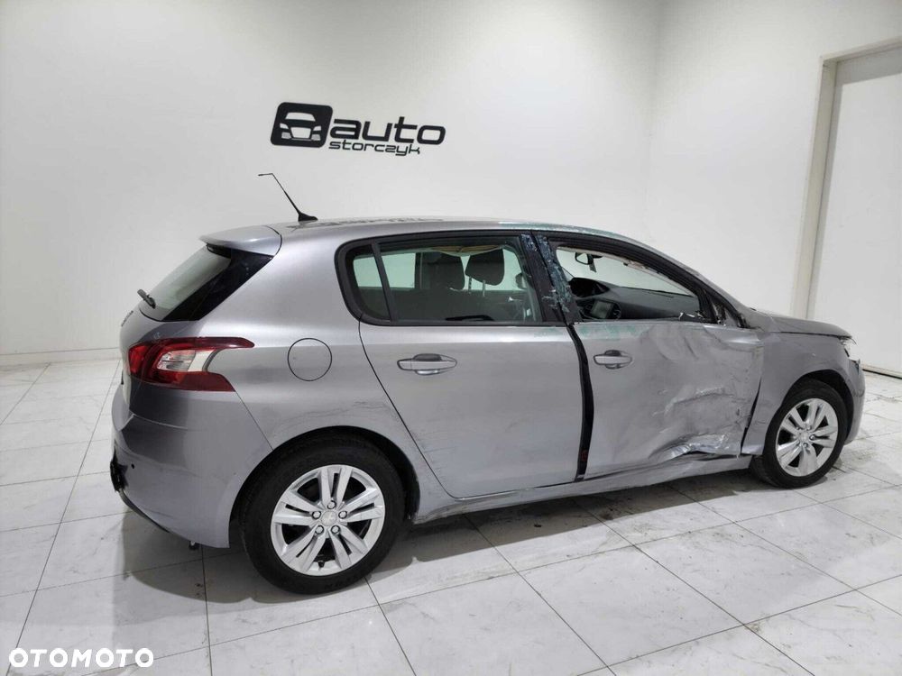 Peugeot 308 - 8