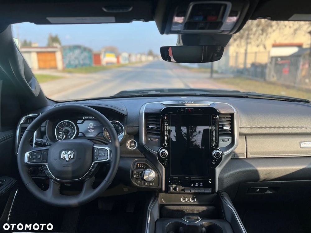 RAM 1500 Laramie Sport - 19
