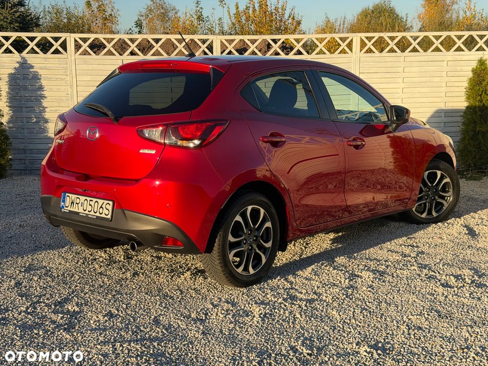 Mazda 2 2015 photo 3