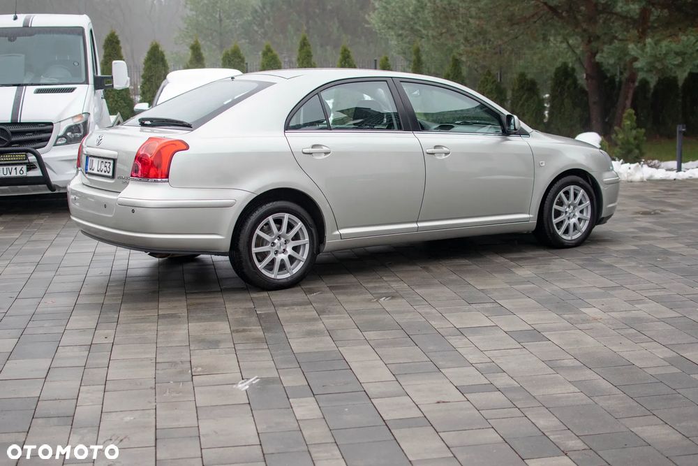 Toyota Avensis - 20