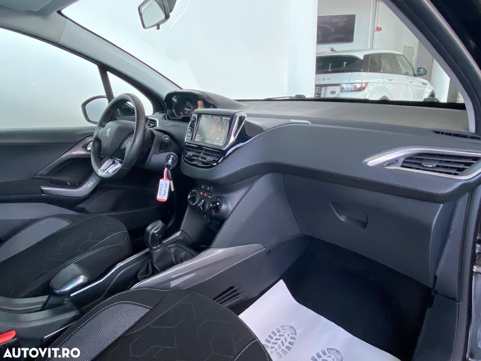 Peugeot 2008 1.2 PureTech Turbo Allure - 25